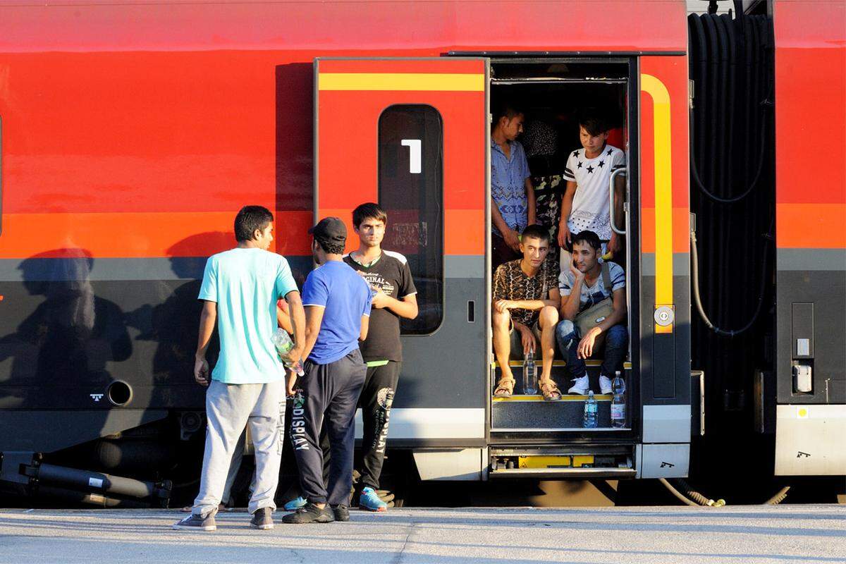 Rund 1500 Flüchtlinge hatten bis Dienstag Früh die Hauptstadt bereits wieder verlassen - Richtung Salzburg bzw. nach München.