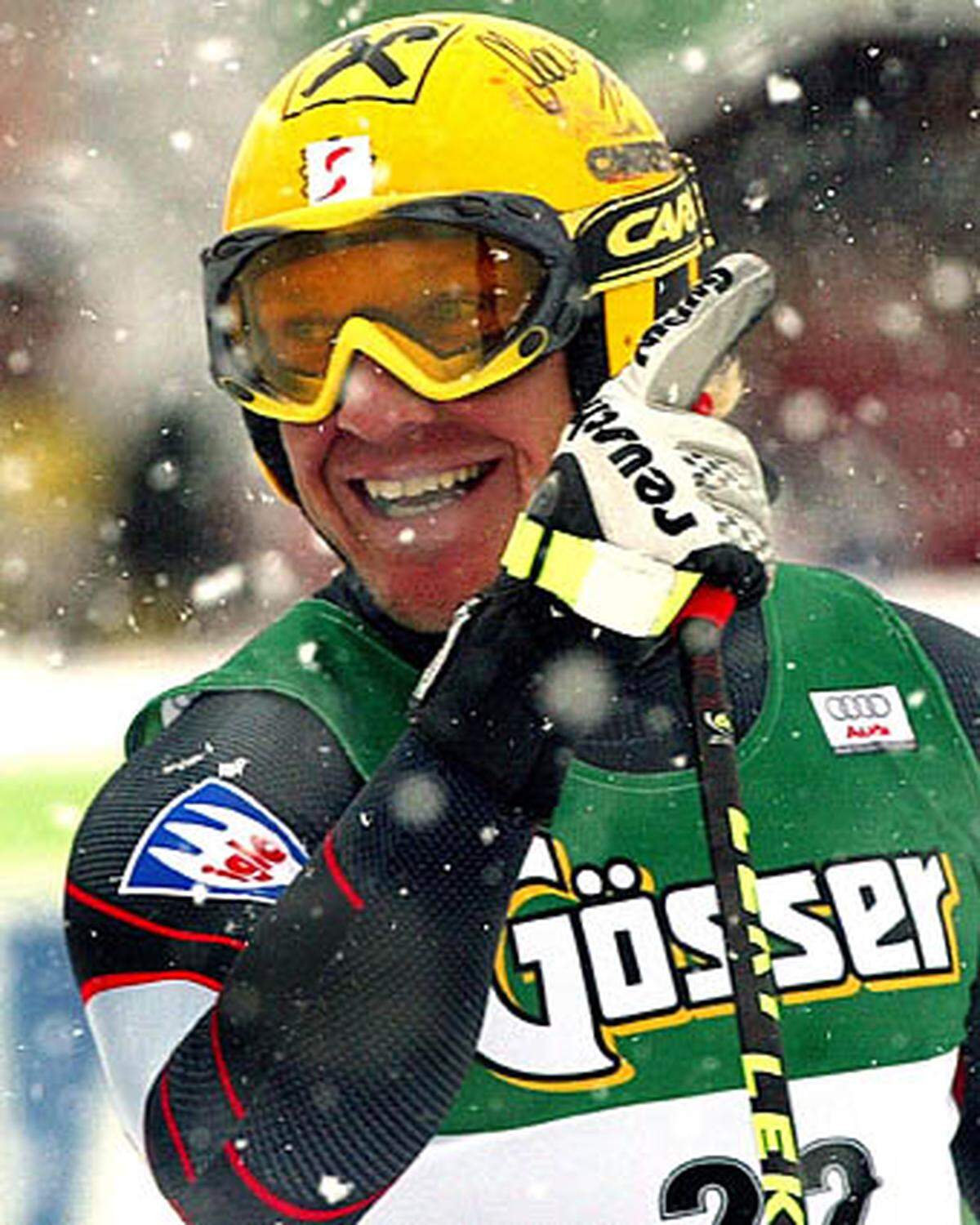 Und das Unglaubliche geschieht: Nicht einmal zwei Wochen später, am 27.1.2003 steht der "Herminator" wieder ganz oben auf dem Podest. Die Skiwelt staunt über seinen Triumph beim Super-G in Kitzbühel.