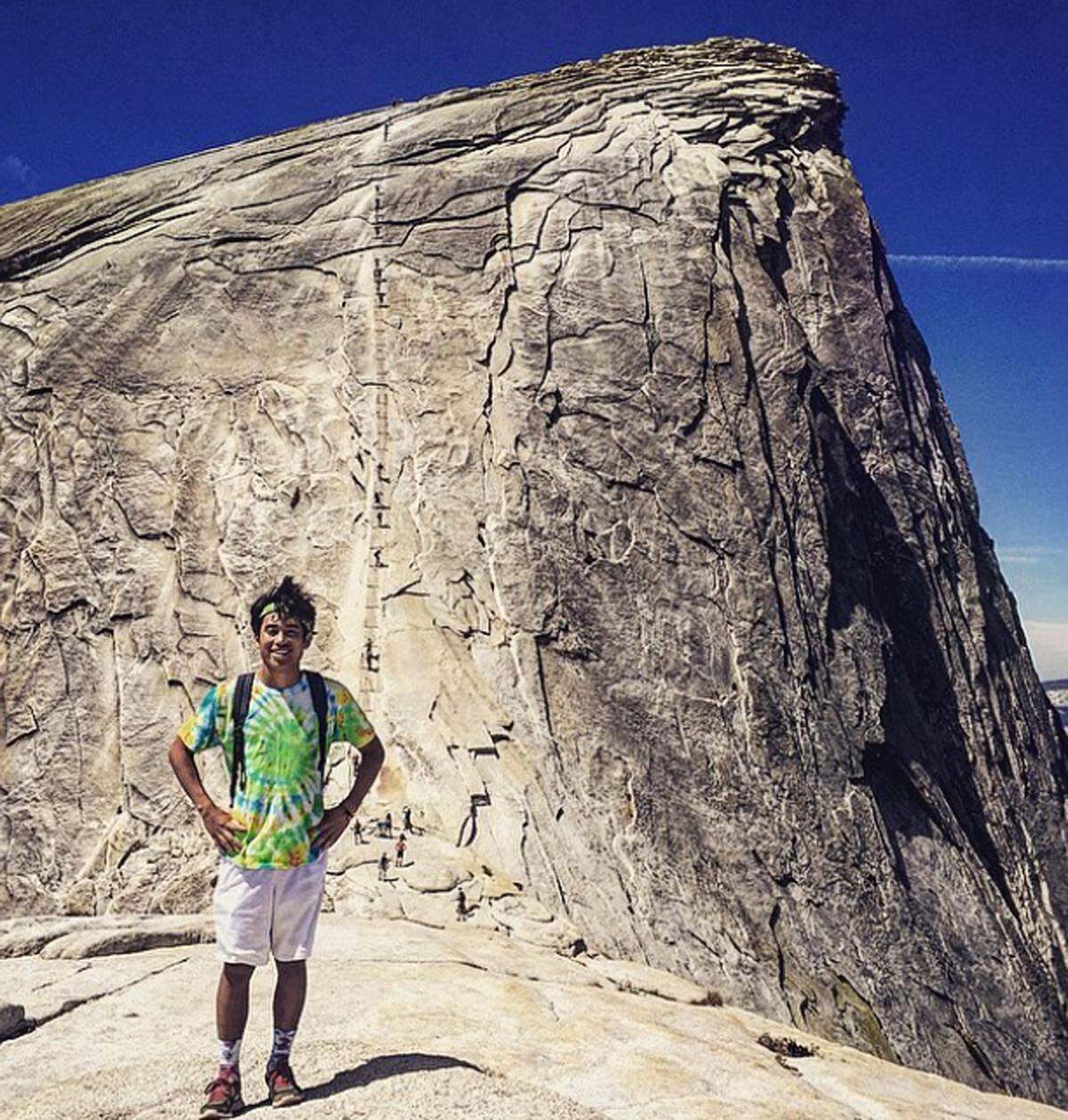 Mit über 2693 Metern ist der Half Dome der höchste Berg im Yosemite Nationalpark. Ihn zu erklimmen dauert etwa 12 Stunden. Die letzten Höhenmeter legt man mittels Stufen zurück. Und diese haben es in sich.