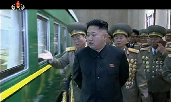 Zu Weihnachten 2013 besichtigte Kim Jong-un einen der Züge, Bilder davon wurden im Staatsfernsehen gezeigt. Die Züge sollen bis zu 60 km/h schnell fahren können. 