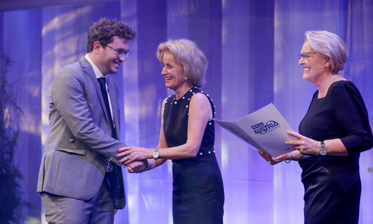 In dieser Kategorie wurden auch zwei Spezialpreise vergeben: Als Unternehmerin des Jahres wurde Elisabeth Gürtler (Spanische Hofreitschule, Hotel Sacher) ausgezeichnet. Florian Bauer wurde für sein Start-up „Moonshiner“ geehrt. 