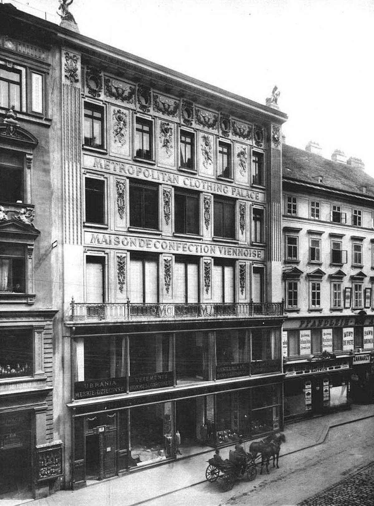 Seit 1897 befindet sich das Warenhaus Neumann auf der Kärntner Straße Nummer 19. Es wurde zwischen 1895 und 1896 nach einem Entwurf von Otto Wagner erbaut. 1950 errichtete der Architekt Carl Appel einen kompletten Neubau mit neun Etagen.