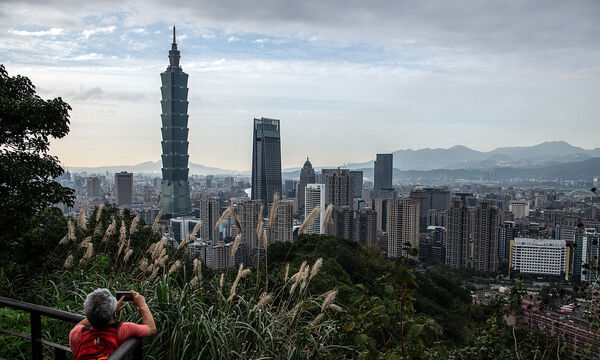 Archivbild: Taipehs Skyline, gesehen vom  Elephant Mountain.
