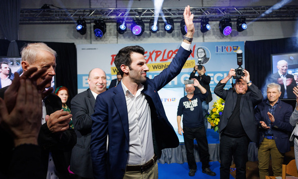 Udo Landbauer sinnt auf Rache − hier beim Wahlkampfauftakt.