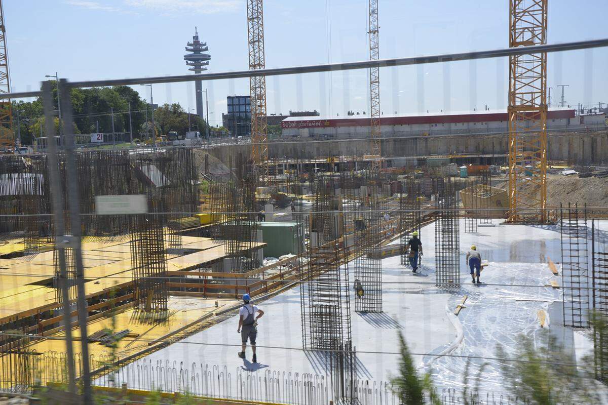 Die Gegend wird von der Baustelle rund um den neuen Hauptbahnhof dominiert.