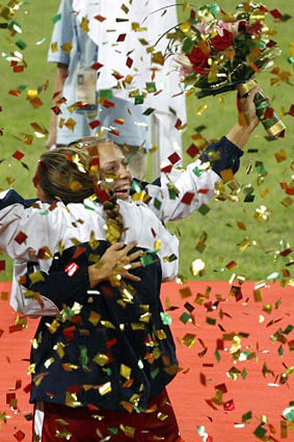 US-Softballerin Vicky Galindo (links) outete sich vor den Olympischen Spielen in Peking als bisexuell. Dieses Coming Out bewegte ihre Teamkollegin ...