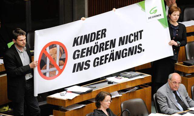 Fremdenrecht Debatte gebrochenem Deutsch