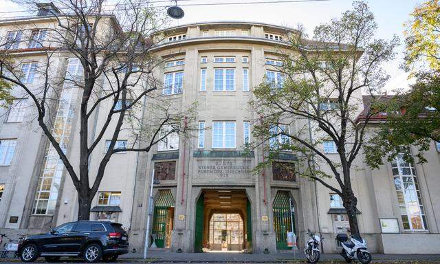 Außenansicht der Zweiten Wiener Gewerbliche Fortbildungsschule, aufgenommen am Mittwoch, 8. November 2023, in Wien-Hütteldorf.