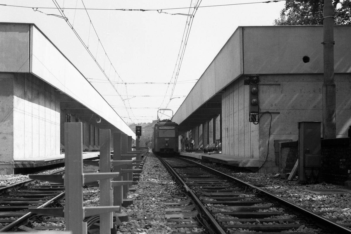 In den 1980er Jahren wurden unter anderem die Stationen Thaliastraße und Michelbeuern am Gürtel gebaut.Bild: Der Bau der Station Thaliastraße