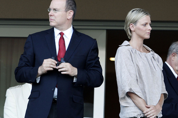 Vor gut einem Jahr gaben sie schließlich ihre Verlobung bekannt. Seit die Protestantin zur katholischen Kirche gewechselt hat, steht der Hochzeit nichts mehr im Wege.