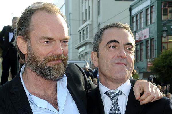 Auch mit Hugo Weaving (links; als Elbe Elrond) gibt es in "Der Hobbit" ein Wiedersehen. Rechts im Bild: Der Nordire James Nesbitt, der den Zwerg Bofur, einen der vielen Begleiter von Bilbo Baggins, spielt.