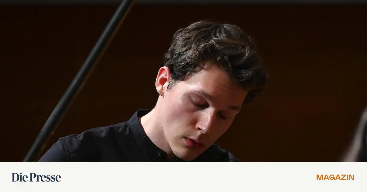 Pianist-Lukas-Sternath-im-Musikverein-Ernst-sein-ist-nicht-alles-premium-