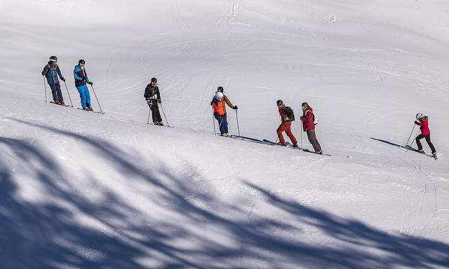 Ungleich verteilen sich die Skifahrer auf Österreich in diesem Coronawinter: Je ferner den Städten, desto leerer.