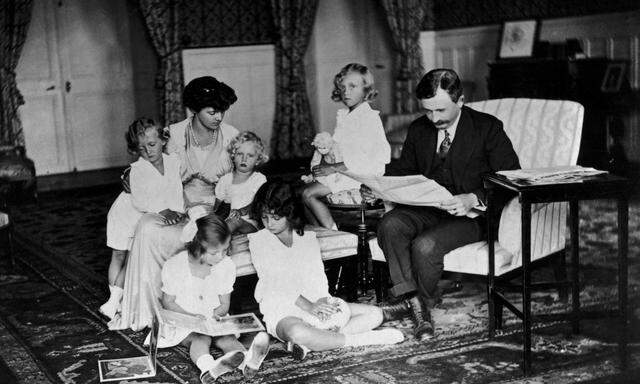 Da war er nur mehr Privatier: Kaiser Karl I. mit Kaiserin Zita und den Kindern 1921 im Schweizer Exil.