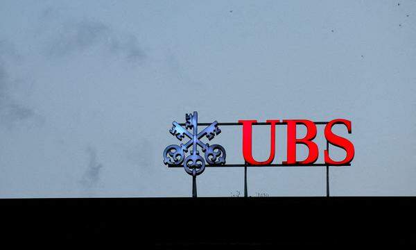 Die Schweizer Großbank UBS prüft einem Medienbericht zufolge einen Tauschdeal, um sich ihr China-Geschäft vollständig einzuverleiben.