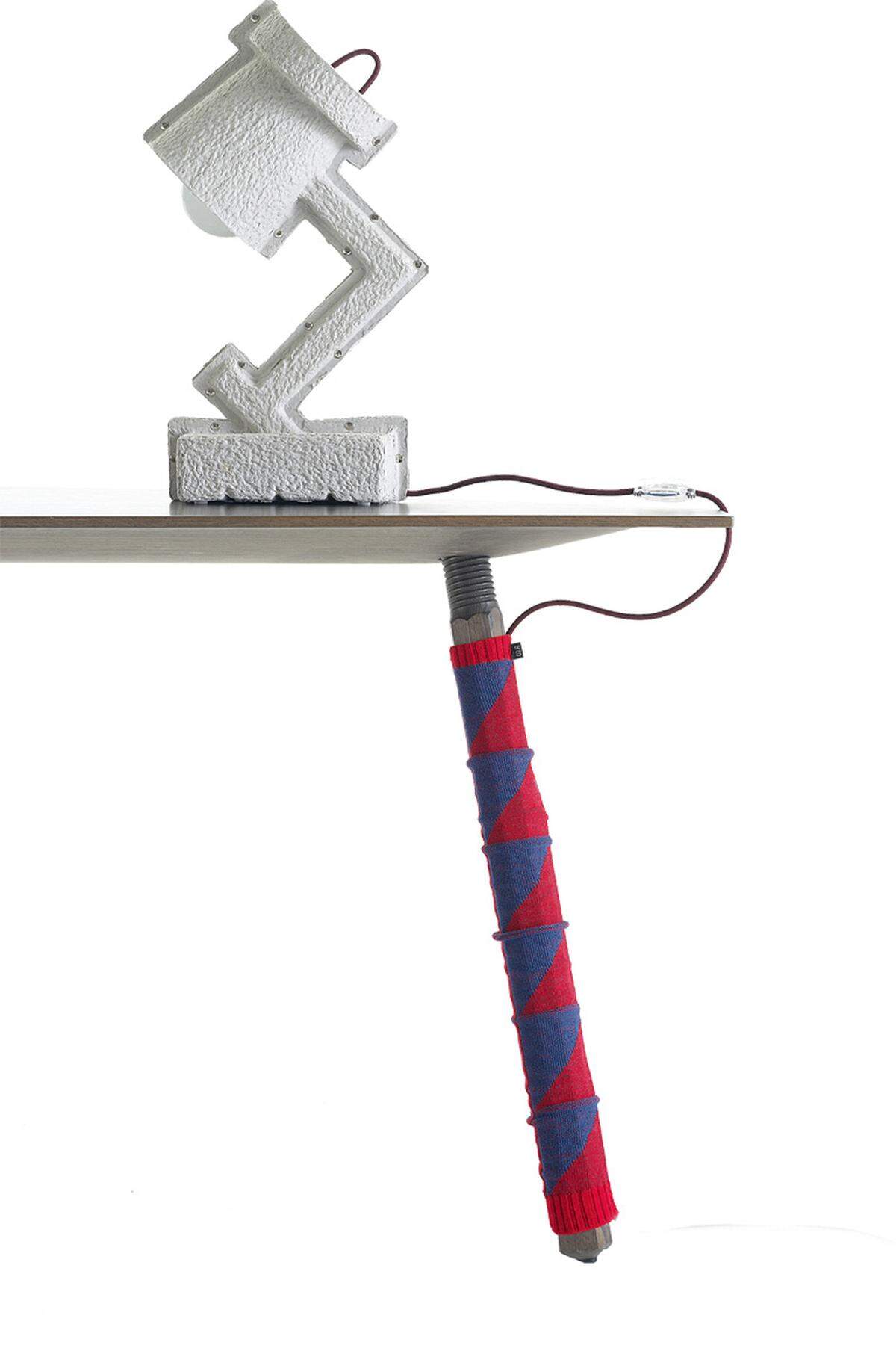 Die Lowtech-Lösung gegen Kabelsalat heißt Cable Sock von Arco. Design: John Prestwich. www.arcomeubel.nl