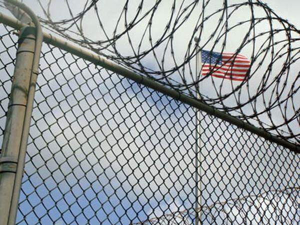 „Presse"-Reporter Stefan Riecher verbrachte zehn Tage in Guantánamo Bay. Am Programm standen unter anderem eine Tour durch das wohl umstrittenste Gefangenenlager der Welt, die Anhörungen von Gefangenen sowie Gespräche mit Anwälten. Seine Tour in Bildern: