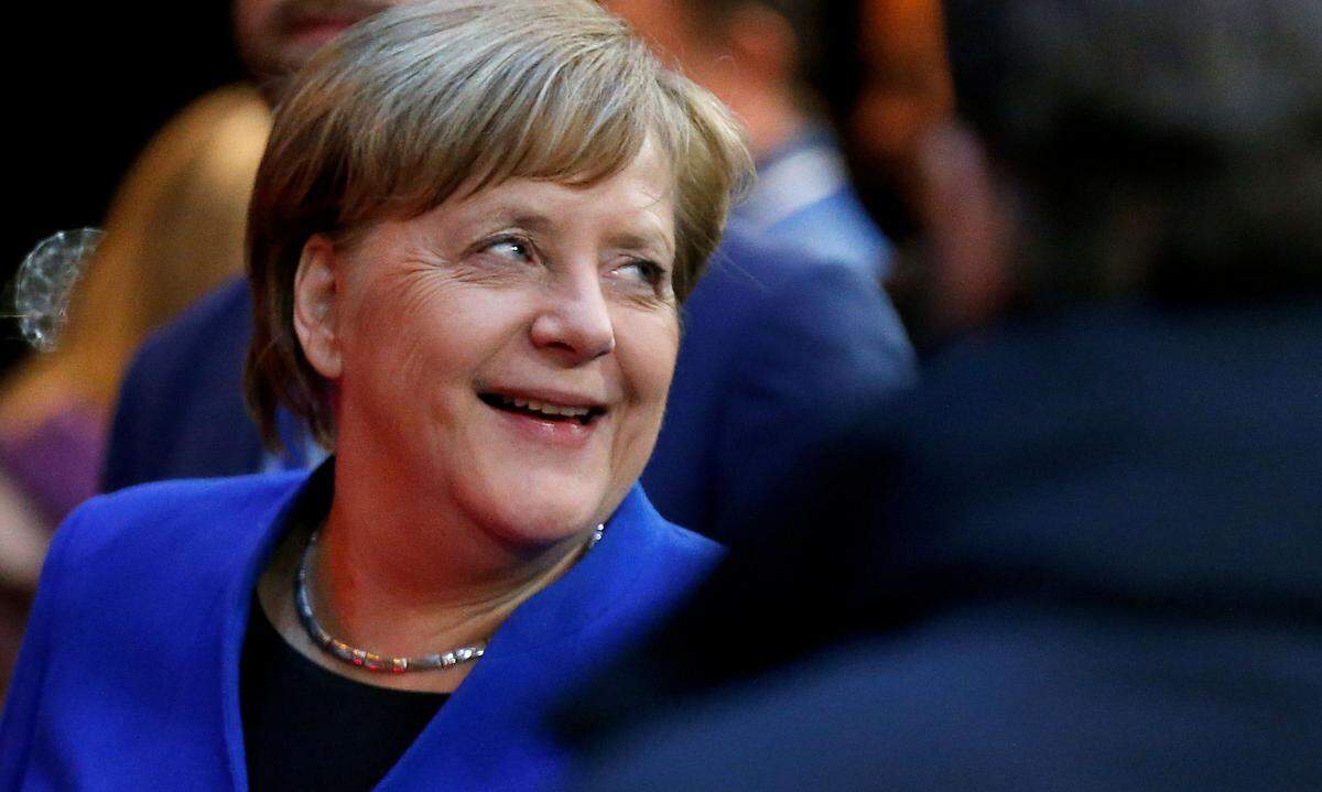 Zugegeben, bei dem Thema gibt es für niemanden viel zu lachen: Entsprechend ernst waren die Mienen der Staats- und Regierungschefs, als sie in der Nacht auf Donnerstag wieder einmal über den EU-Austritt der Briten verhandelten. Aber Angela Merkel fand etwas Lustiges auf ihrem Tablet - und brachte damit Lockerheit in die Runde.