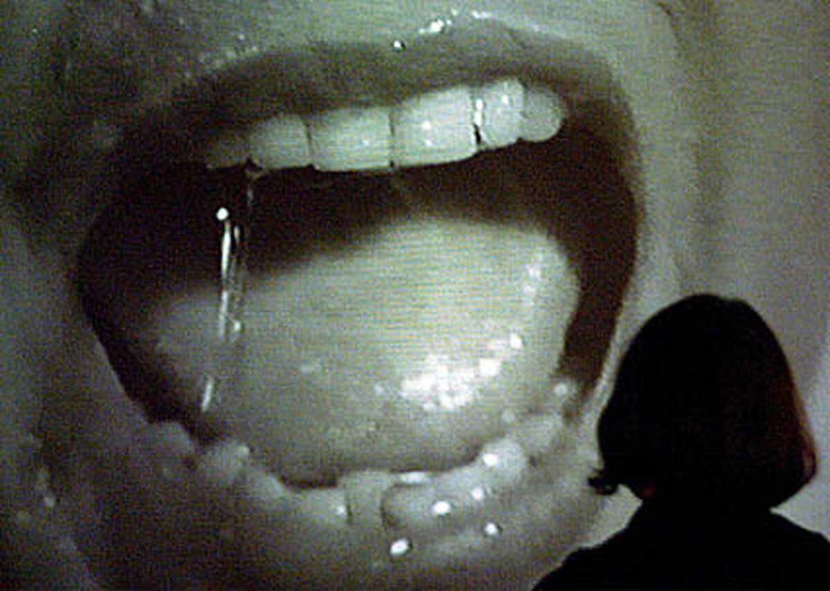 Obwohl der Film in Schwarzweiß gedreht ist, schworen viele Zuschauer, während dieser Szene würde der Film in Farbe übergehen. Sie hatten sich den Effekt, auf den Hitchcock bewusst verzichtet hatte, in ihrer Fantasie selbst ausgemalt.