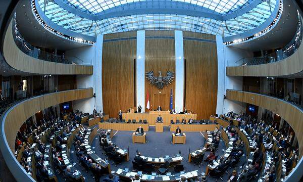 Ein Blick in den Plenarsaal des Parlaments im Rahmen einer Sondersitzung des Nationalrats am Mittwoch, 25. Jänner 2023, in Wien.