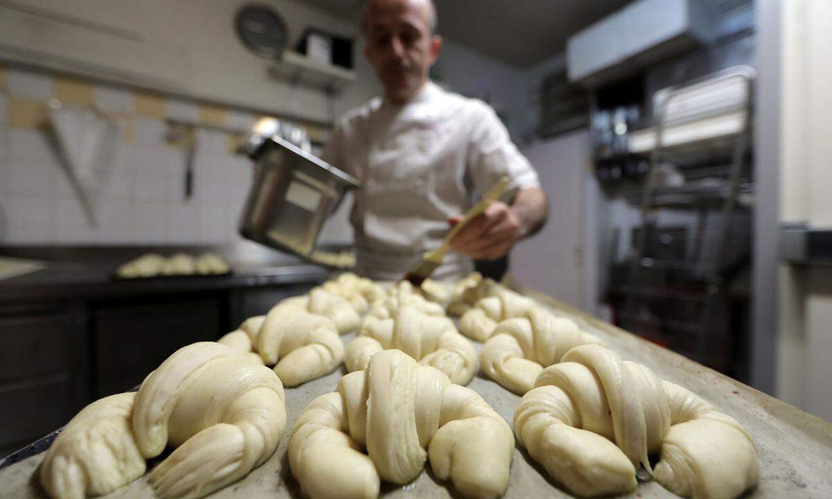 Frankreich hat im Hintergrund der steigenden Preise den Butteralarm ausgerufen. Die Franzosen verbrauchen durchschnittlich 8,3 Kilo jährlich pro Kopf. (&gt;&gt; Mehr dazu) Ein paar Gründe dafür folgen hier.