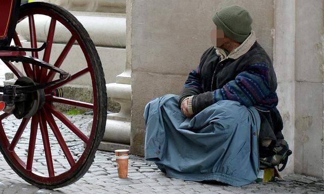 Archivbild: Ein Bettler in Salzburg