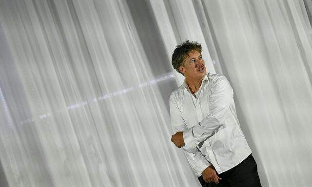 Tobias Moretti bei der "Jedermann"-Premiere - wetterbedingt im Festspielhaus.