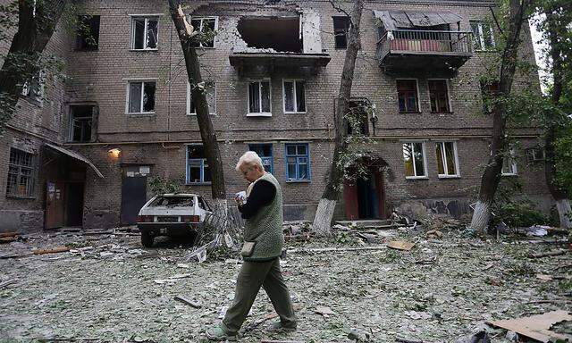 Schäden nach Artilleriebeschuss in Donezk