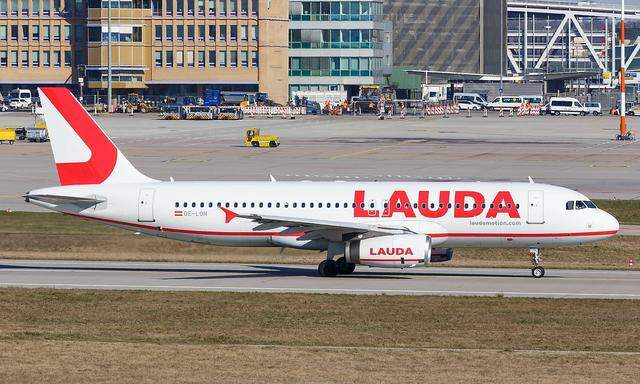 Lauda Airbus A320 Flugzeug Flughafen Stuttgart Stuttgart Deutschland 21 Maerz 2019 Ein Airbus A3