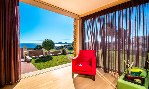 Villa in erster Meereslinie in Koskinou.