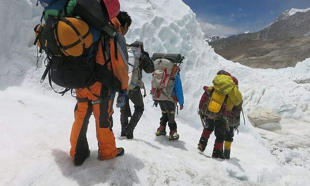 Der Aufstieg auf den höchsten Berg der Welt ist gefährlich.