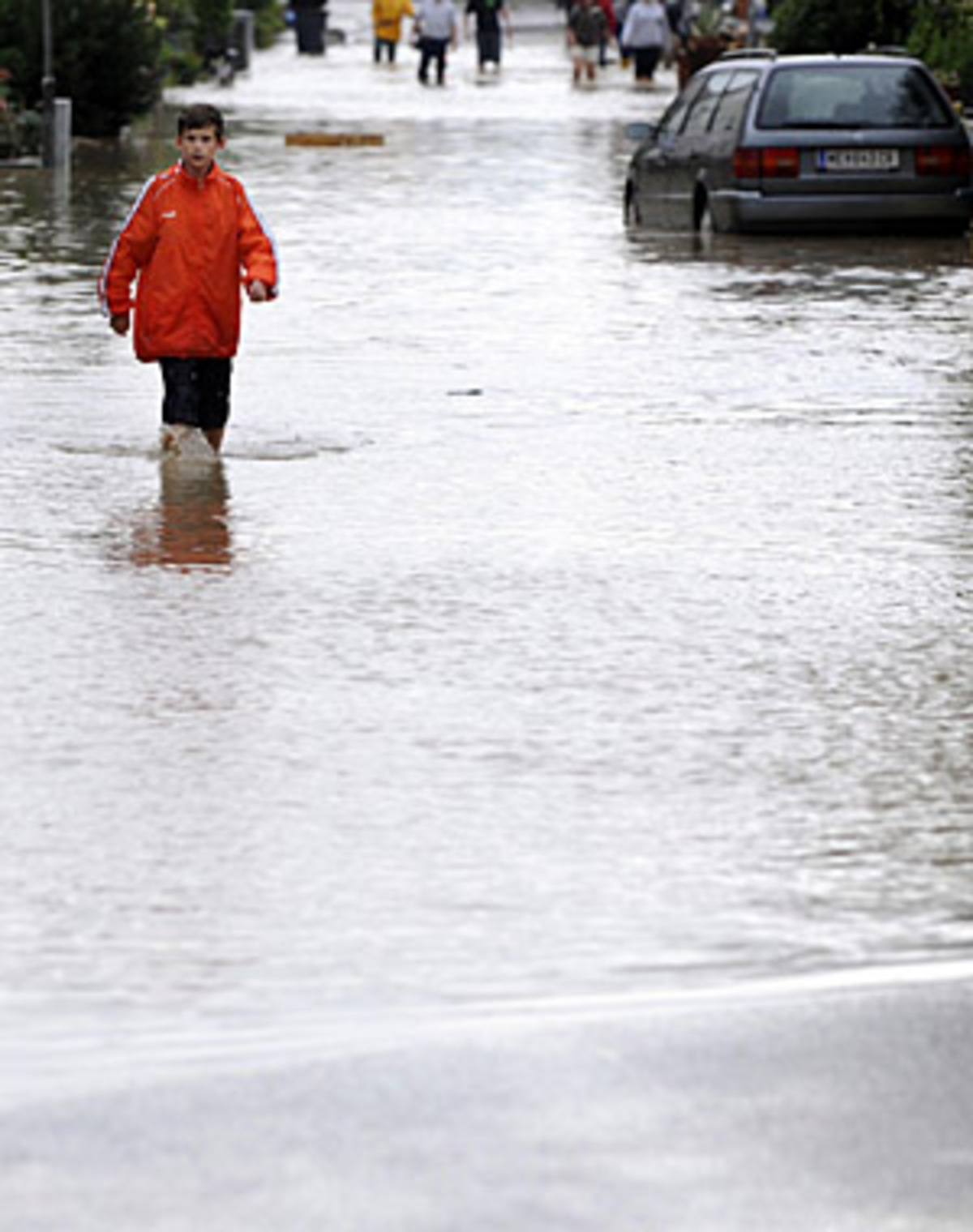Vor allem am Alpenrand sind erhebliche Wassermengen zusammen gekommen: Spitzenreiter war Lunz am See im Bezirk Scheibbs, wo von Montag bis Donnerstag (jeweils 8 Uhr) 249 Liter pro Quadratmeter gemessen wurden.