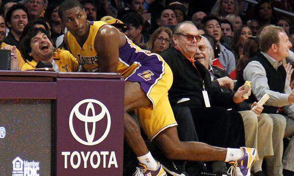 Der Weltfrieden war nicht in Gefahr. Lakers-Spieler Metta World Peace (der Name stimmt) landete im Publikum, aber nicht auf Jack Nicholson