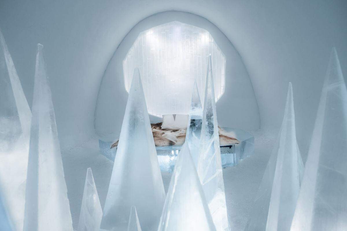 Das Hotel erstreckt sich über 2100 Quadratmeter. Neben den eisigen Schlafzimmern gibt es eine Eisbar undeine Eisgalerie. Design von Timsam Harding & Fabián Jacquet Casado.