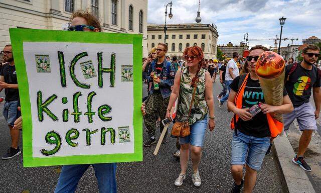 Cannabis-Konsum ist mehr als nur ein Randphänomen: Im Bild eine Hanf-Parade in Deutschland.