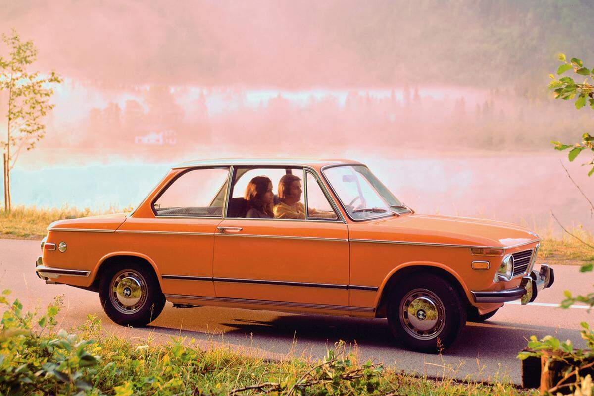 Für das sportliche Image der Marke BMW sorgten in weiterer Folge die ab 1966 vorgestellten BMW 02er Modelle, der spätere 3er BMW. Die Autos wurden mit 800.000 verkauften Fahrzeugen auch ein finanzieller Erfolg. (Im Bild: Der 2002 ti)