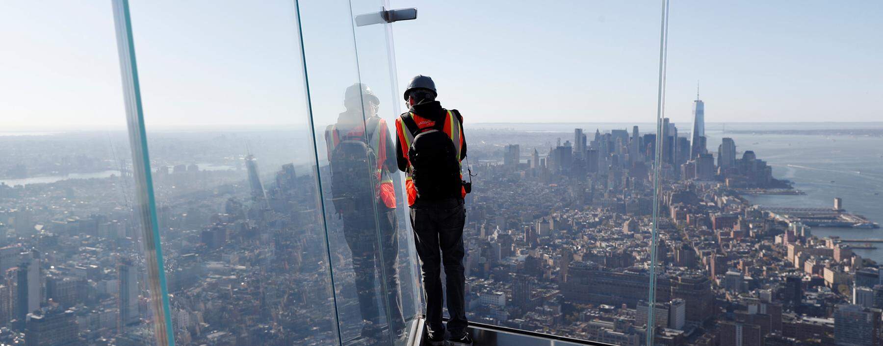 Presentation of the ´Edge´ sky deck during a press preview of the 100th and 101st floors of the Hudson Yards development in Manhattan borough in New York