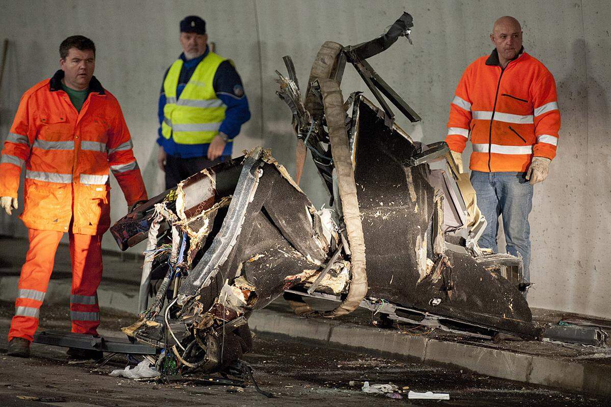 Kein anderes Fahrzeug war beteiligt. Der Bus fuhr auf der Autobahn von Siders in Richtung Sitten.