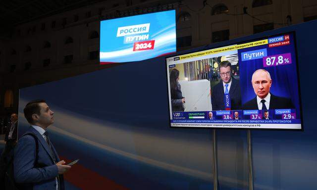 TV-Bericht über Putins Wiederwahl in Russland.