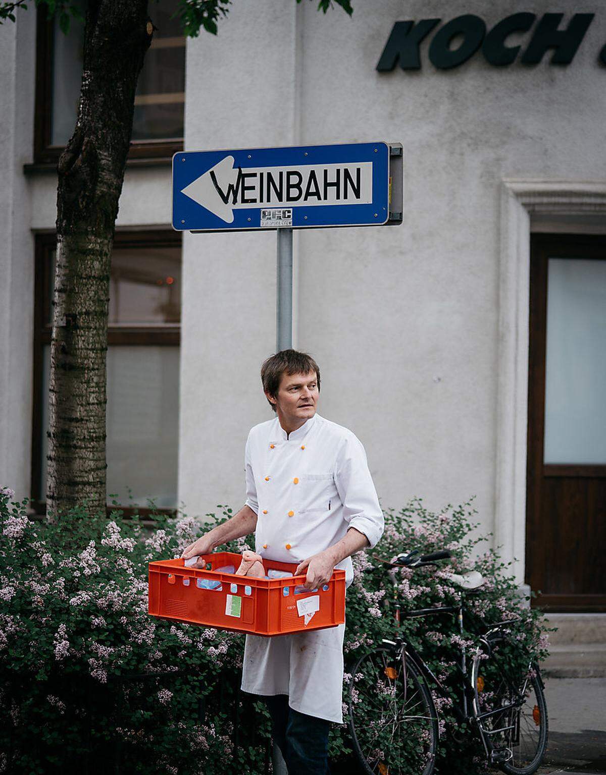 Seit 2011 führt Jürgen Wolf in der Großen Neugasse im vierten Wiener Bezirk das Gasthaus Wolf. Einst von Kartendipplern und Biertrinkern aufgesucht, ist es heute Anziehungspunkt vieler Kulturschaffender.