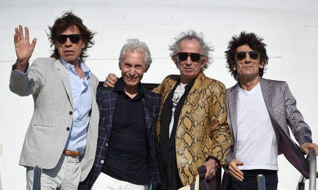 "The drummer thinks that he's dynamite", singt Mick Jagger in "If You Can't Rock Me". Das passt nicht gut zum bescheidenen Charlie Watts (zweiter von links).