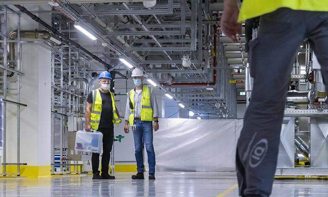 Wirtschaftsminister Martin Dulig besuchte am Montag, 19. Juli 2021, die neu gebaute Halbleiterfabrik von Bosch in Dresd