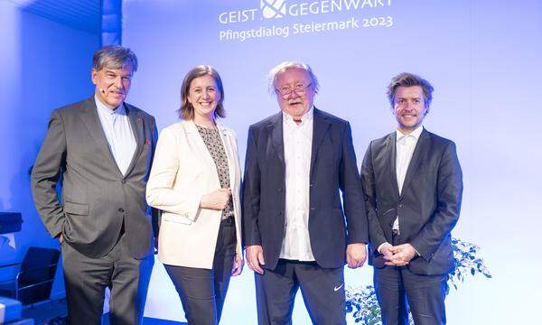 Starphilosoph Peter Sloterdijk zu Gast auf Schloss Seggau mit der steirischen Wissenschaftslandesrätin Barbara Eibinger-Miedl, ÖIF-Direktor Franz Wolf (r.) und Club Alpbach-Steiermark-Vorsitzendem Herwig Hösele (l.).