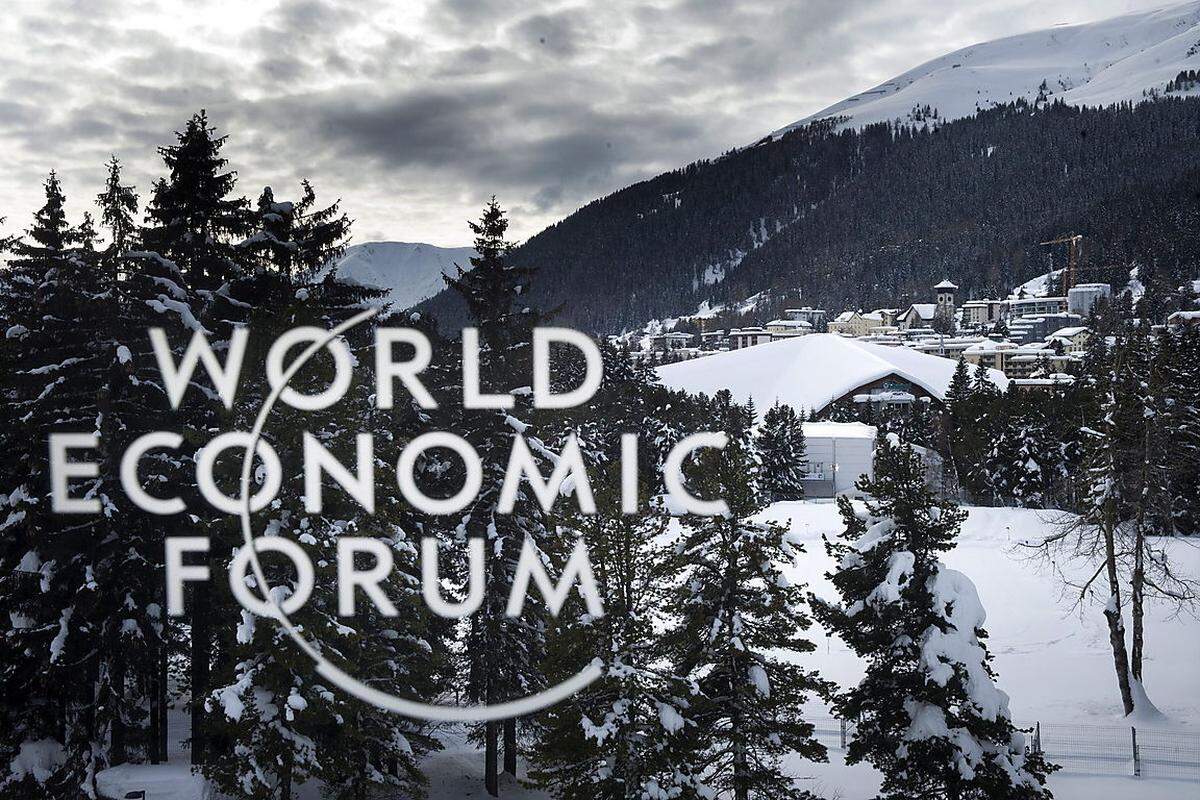 Das Weltwirtschaftforum, das sich vor allem durch seine jährlichen Treffen in Davos einen Namen gemacht hat (siehe Bild) , befragte weltweit 1500 Entscheidungsträger darüber, was ihrer Meinung nach die wichtigsten Themen im kommenden Jahr sein werden. DiePresse.com zeigt die zehn Top-Themen.