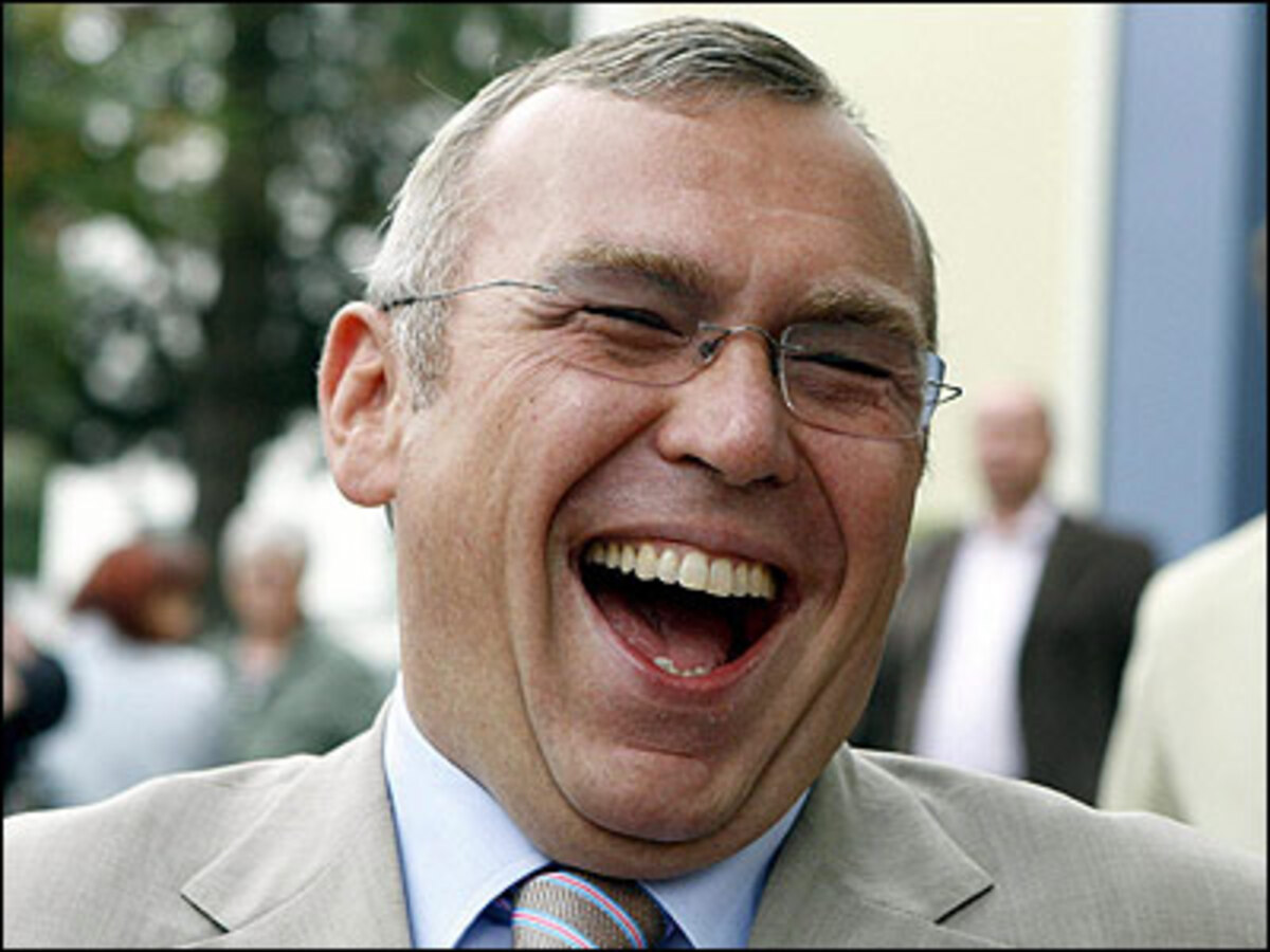 Trotz Nebel zeigte er sich optimistisch: "Spätestens am Nachmittag gilt wieder der Edlseer-Hit 'Überall auf der Welt scheint die Sonne'", scherzte Gusenbauer.