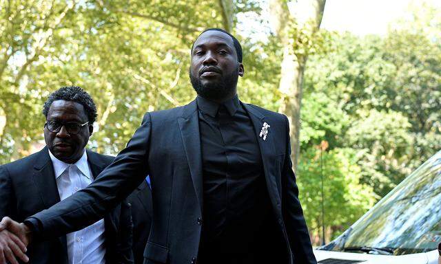 FILE PHOTO: Rapper Meek Mill arrives for a hearing at court in Philadelphia