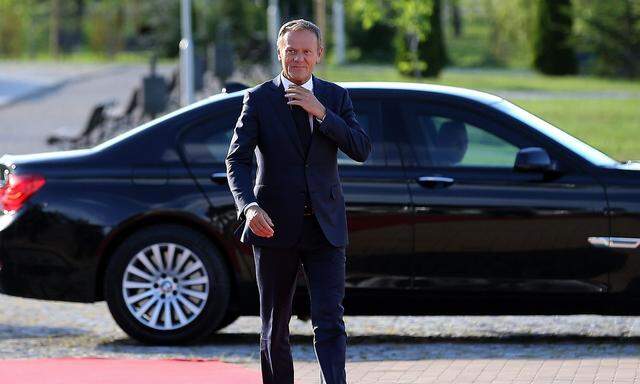 Donald Tusk trifft beim informellen Dinner der EU-Staats- und Regierungschefs in Sofia ein.