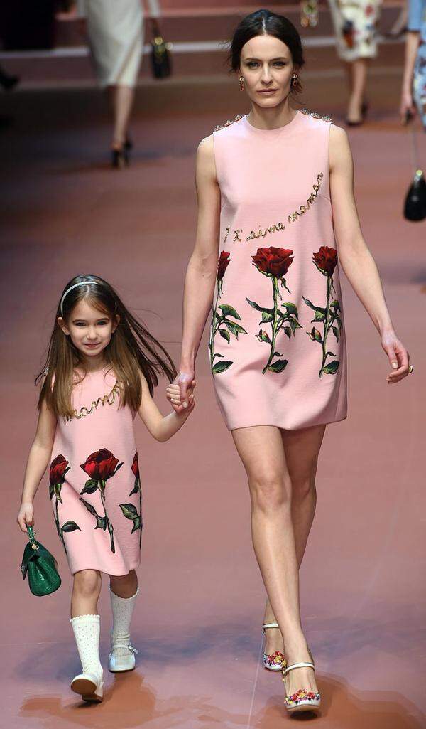 ... insgesamt waren elf Kinder auf dem Catwalk, drei Models liefen mit ihren eigenen Kindern.