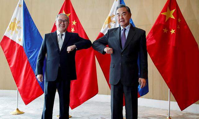 FILE PHOTO: China's Foreign Minister Wang Yi visits Philippines