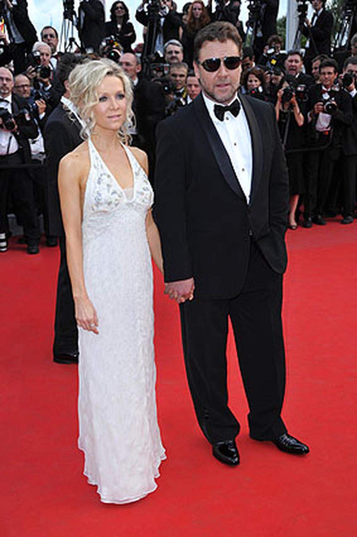 Russell Crowe und seine Ehefrau Danielle Spencer, beide tragen Giorgio Armani.